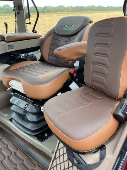 Banco com suspensão revestido — trabalho de tapeçaria da Tractor Car